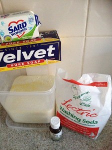 923229_335347349901412_1350439142_n