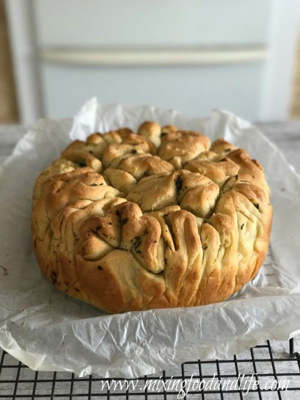 Herb and Garlic Pull Apart&nbsp;Bread
